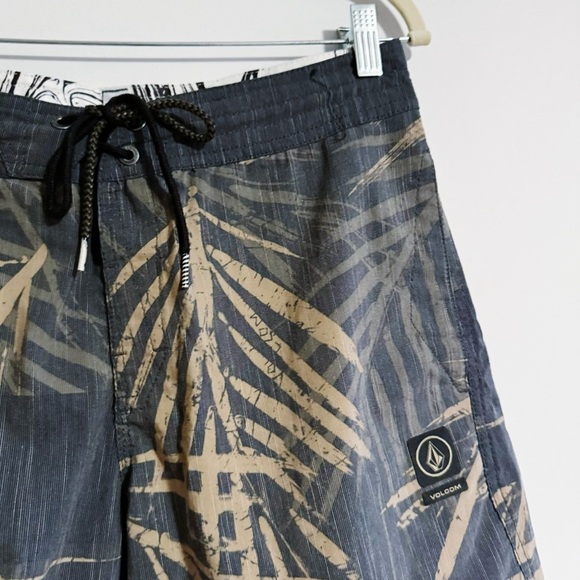 Volcom - Slingers Palm Leaf Board Shorts - Picture 2 of 4